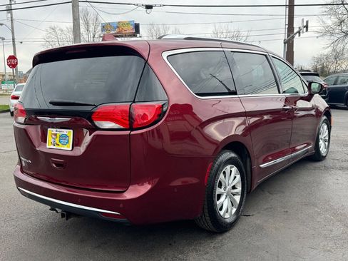Used 2018 Chrysler Pacifica Touring-L w/ Advanced Safetytec Group image 5