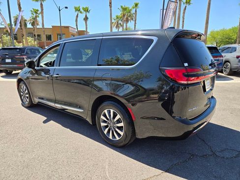 Used 2023 Chrysler Pacifica Limited FWD image 5