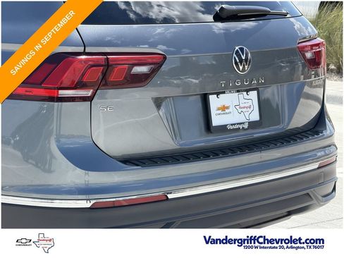 Used 2024 Volkswagen Tiguan SE w/ Panoramic Sunroof Package FWD image 6