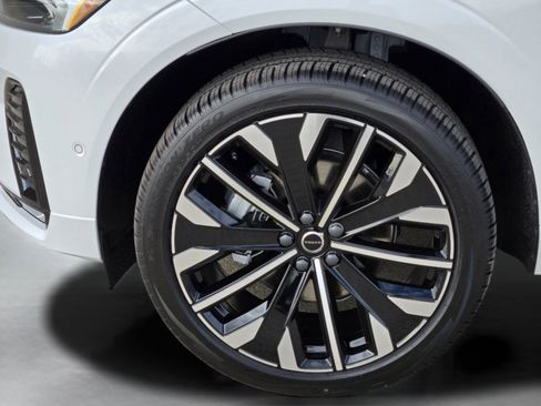 New 2026 Volvo XC60 B5 Ultra w/ Protection Package Premier image 33