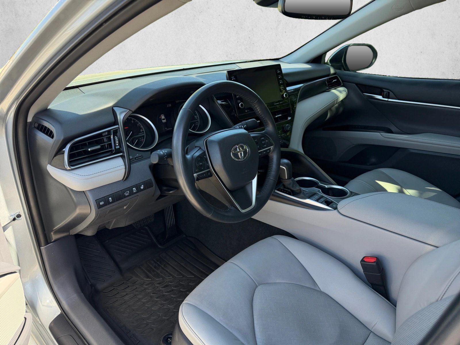Used 2022 Toyota Camry XLE AWD/4WD image 10
