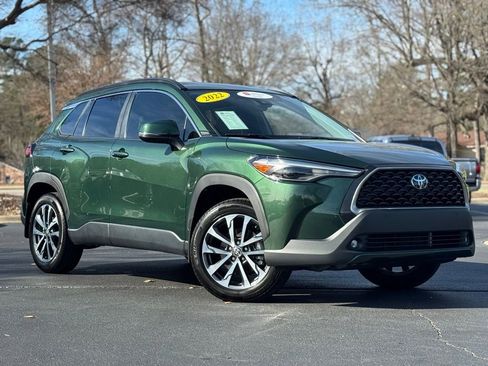 Certified 2022 Toyota Corolla Cross XLE image 2