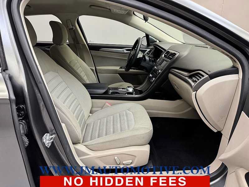 Used 2018 Ford Fusion SE FWD image 19