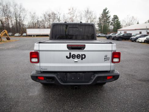 Used 2022 Jeep Gladiator Willys image 4