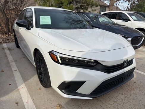 Used 2022 Honda Civic Sport image 2