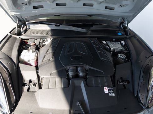 Certified 2025 Porsche Cayenne GTS image 27