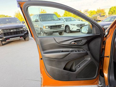 Used 2018 Chevrolet Equinox LT FWD image 16