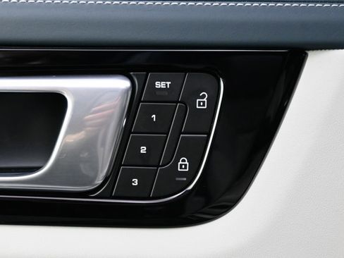 Used 2022 Porsche Cayenne S image 43