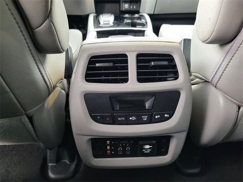 Used 2016 Honda Pilot Touring image 17