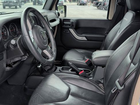 Used 2016 Jeep Wrangler Unlimited Rubicon AWD/4WD image 10