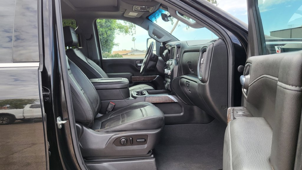 Used 2021 GMC Sierra 2500 Denali w/ Denali Black Diamond Edition AWD/4WD image 18