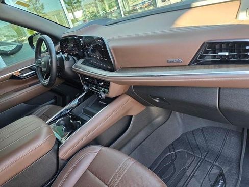 Certified 2025 Chevrolet Suburban High Country image 22