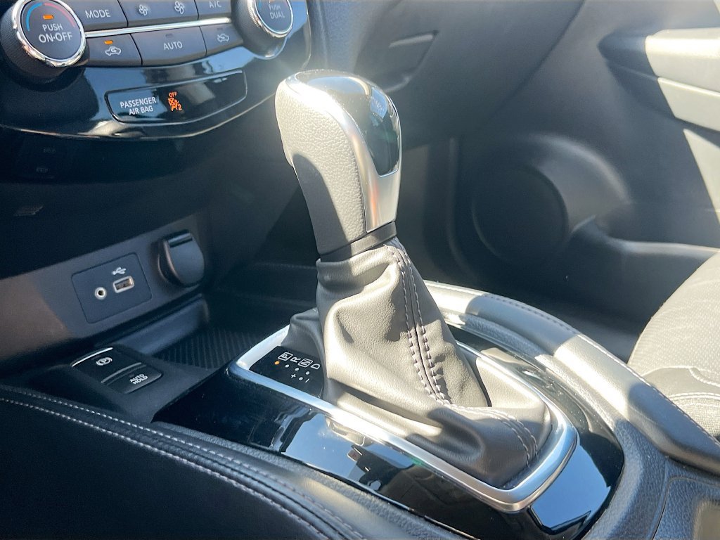 Used 2020 Nissan Rogue SL FWD image 17