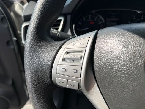 Used 2016 Nissan Rogue SV image 29