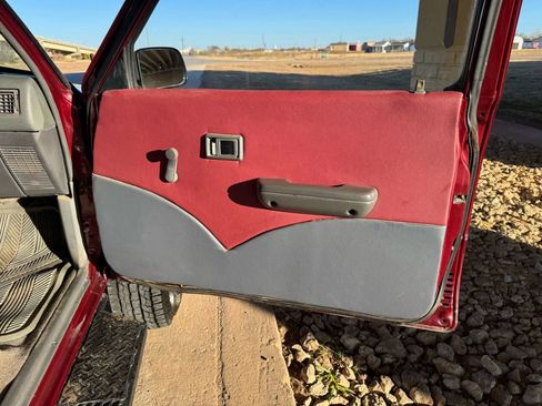 Used 1989 Toyota Pickup Deluxe image 17