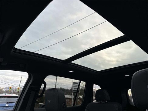 Certified 2025 Buick Enclave Sport Touring w/ Power Package image 24