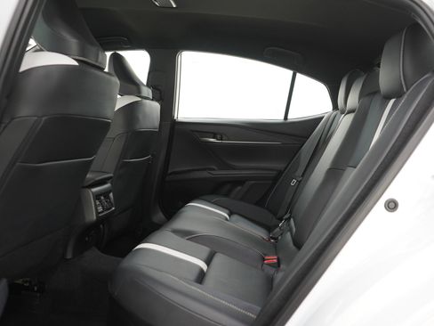 Used 2025 Toyota Camry SE image 18