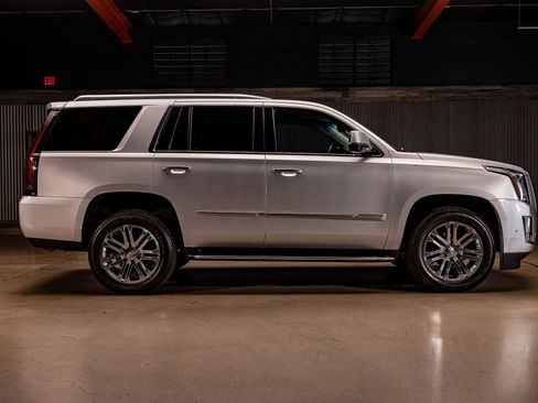 Used 2020 Cadillac Escalade 2WD image 10