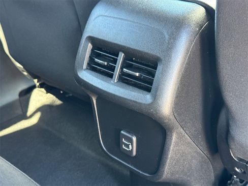 Used 2021 Chevrolet Equinox LT image 17