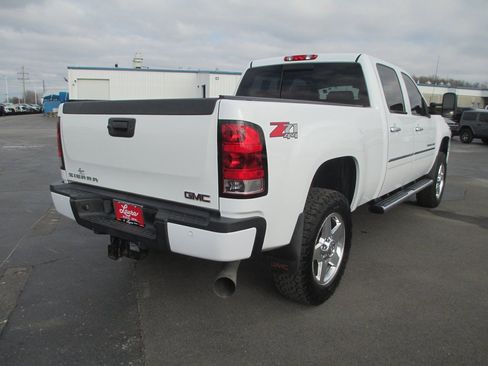 Used 2014 GMC Sierra 2500 Denali w/ Suspension Package, Off-Road image 3