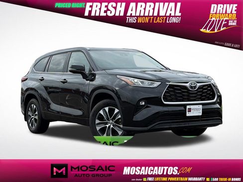 Used 2024 Toyota Highlander XLE AWD/4WD image 1