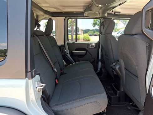 Used 2024 Jeep Wrangler Unlimited AWD/4WD image 10