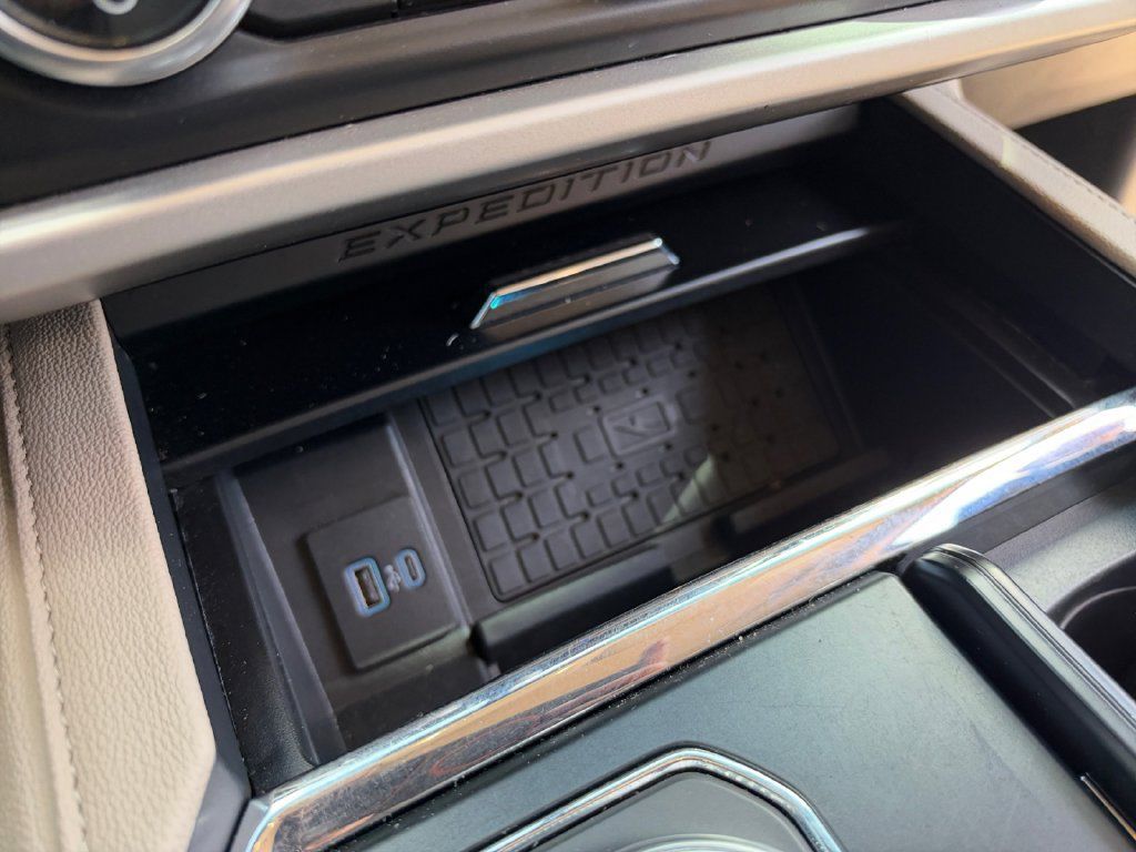 Used 2024 Ford Expedition XLT RWD image 25
