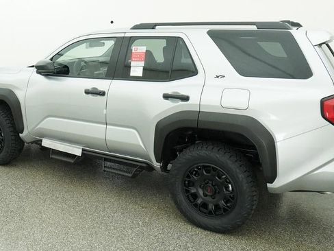 New 2026 Toyota 4Runner SR5 AWD/4WD image 4