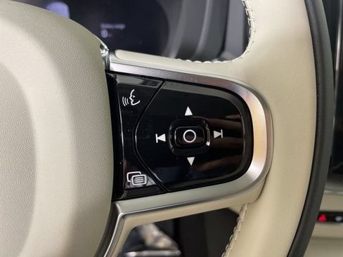 Certified 2025 Volvo XC60 T8 Plus w/ Protection Package Premier AWD/4WD image 19