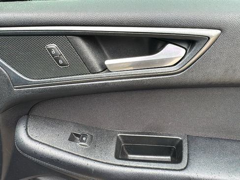 Used 2019 Ford Edge SE FWD image 30