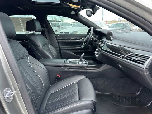 Used 2020 BMW 750i xDrive w/ M Sport Package image 10