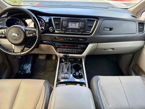 Used 2016 Kia Sedona EX image 20