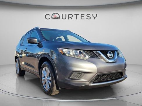 Used 2016 Nissan Rogue SV w/ SV Family Package FWD image 11