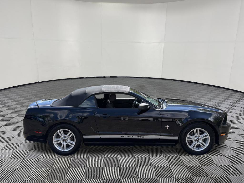 Used 2014 Ford Mustang Convertible RWD image 5