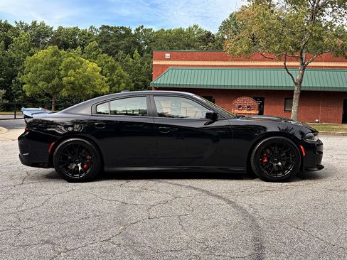 Used 2018 Dodge Charger R/T RWD image 4