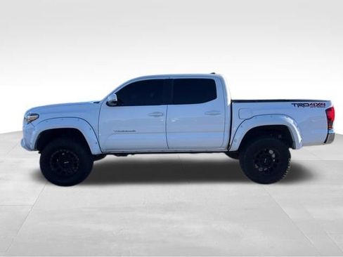Used 2019 Toyota Tacoma TRD Off-Road image 8
