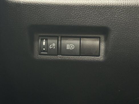 Used 2025 Toyota RAV4 XLE FWD image 34