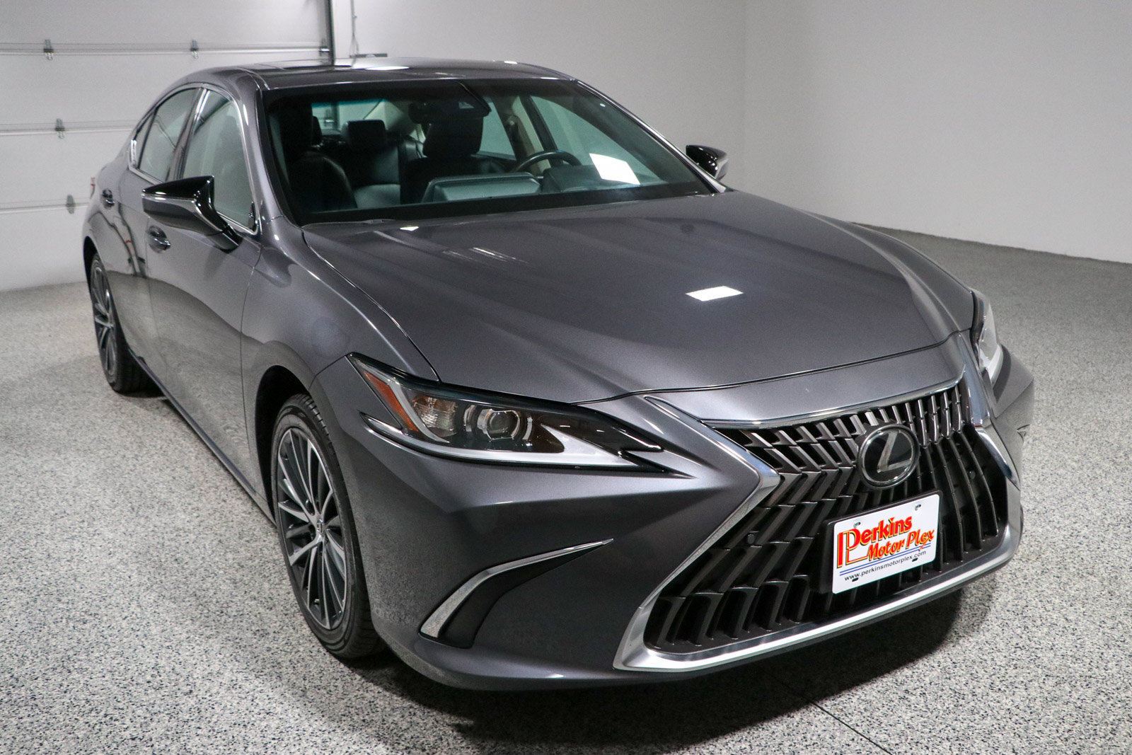 Used 2024 Lexus ES 350 w/ Premium Package FWD image 5