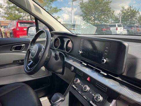 Certified 2024 Kia Carnival LX image 36