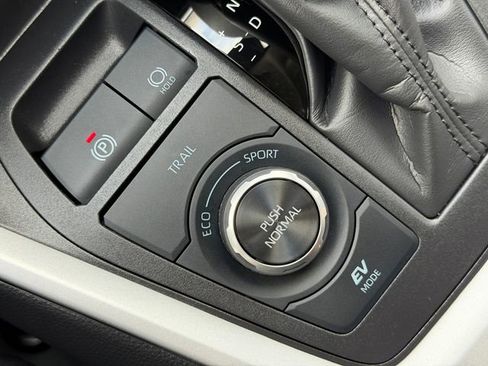 Certified 2025 Toyota RAV4 XLE w/ Convenience Package AWD/4WD image 38