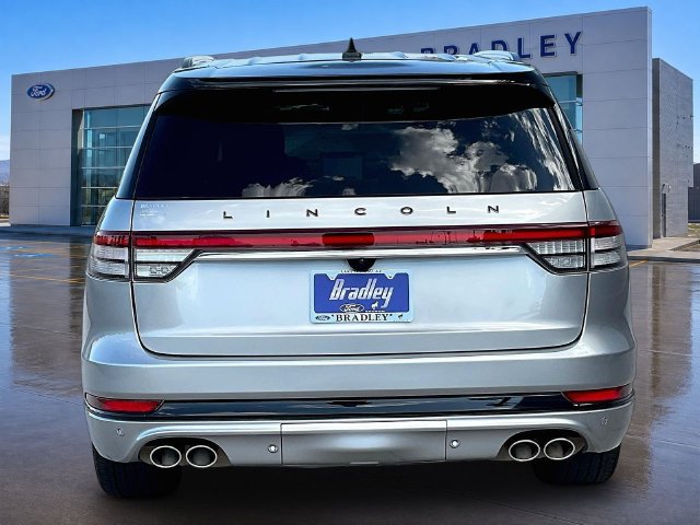 Used 2023 Lincoln Aviator Black Label AWD/4WD image 6
