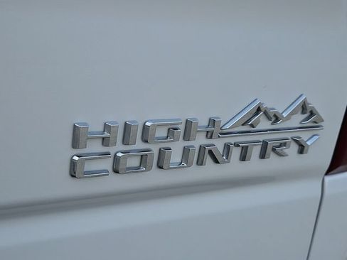 Used 2021 Chevrolet Silverado 1500 High Country w/ Technology Package AWD/4WD image 9