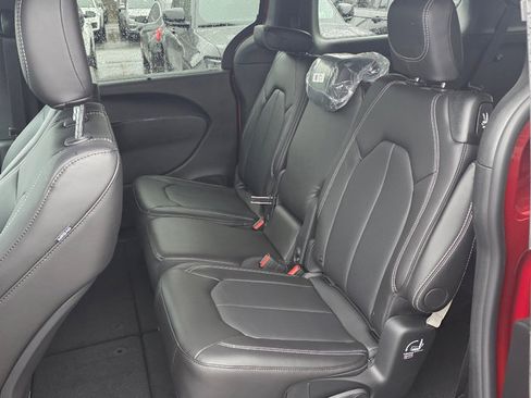 New 2026 Chrysler Pacifica Select image 13