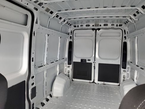 Used 2025 RAM ProMaster 2500 w/ Storage Group image 19