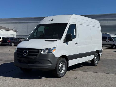 Used 2025 Mercedes-Benz Sprinter 2500 image 2