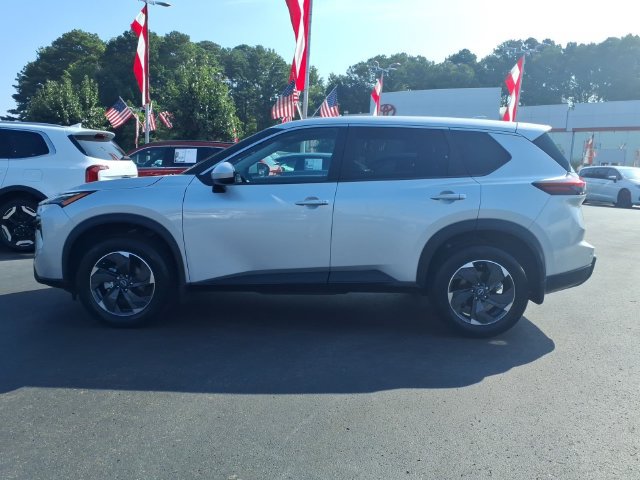 Used 2025 Nissan Rogue SV AWD/4WD image 3