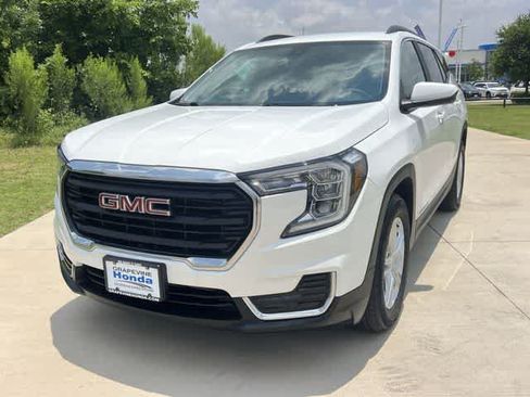 Used 2022 GMC Terrain SLE w/ Driver Convenience Package FWD image 2