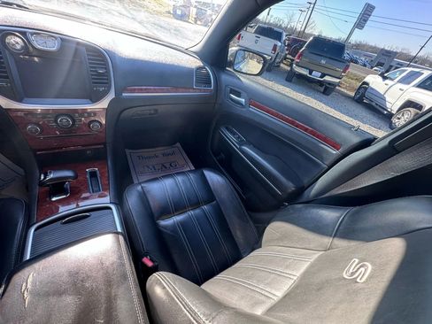 Used 2013 Chrysler 300 image 24