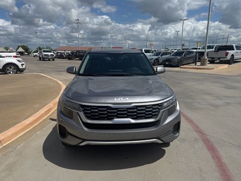 Used 2022 Kia Seltos LX image 2