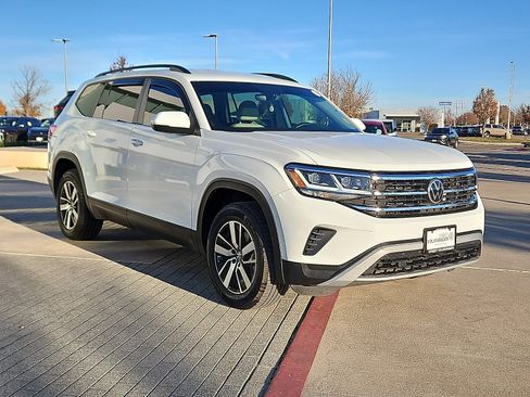Certified 2022 Volkswagen Atlas SE image 4